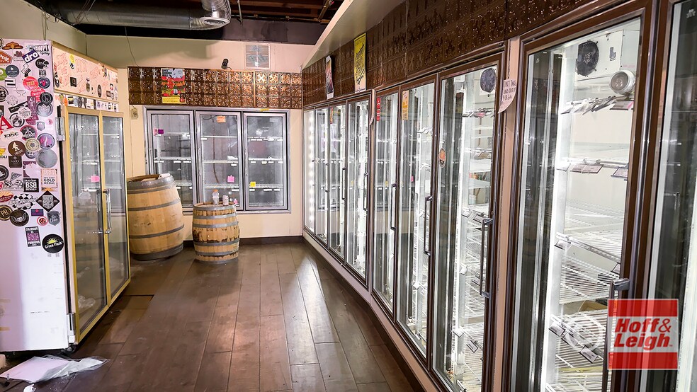 More Photos Of 5223-5229 W 25th Ave, Edgewater Unknown For Lease