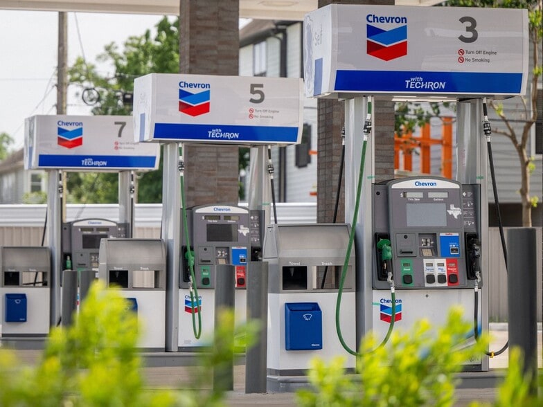 More Photos Of 7950 Wire Rd, Zephyrhills Service Station For Sale