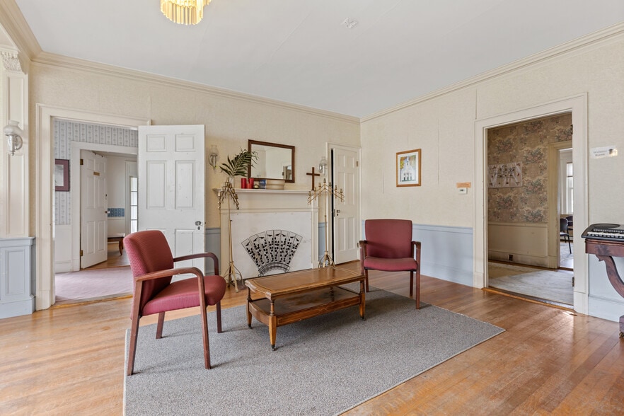 More Photos Of 145 Main St, Amesbury Specialty For Sale