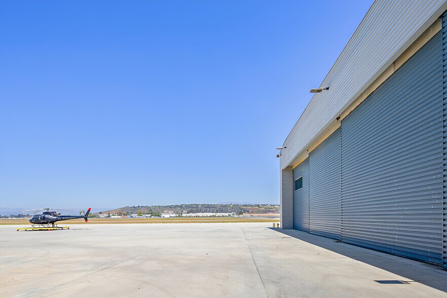 More Photos Of 800 Aviation Dr, Camarillo Airplane Hangar For Sale