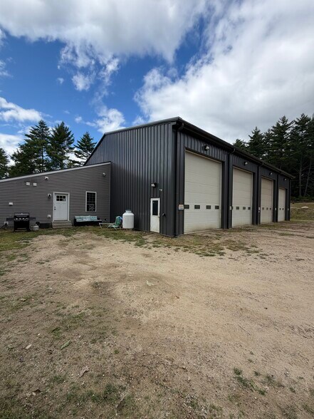 More Photos Of 237 N Bennington Rd, Bennington Flex For Sale