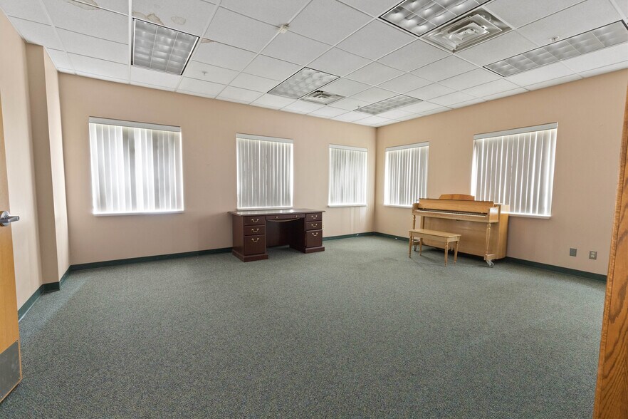 More Photos Of 266 Antoine St, Wyandotte Religious Facility For Lease