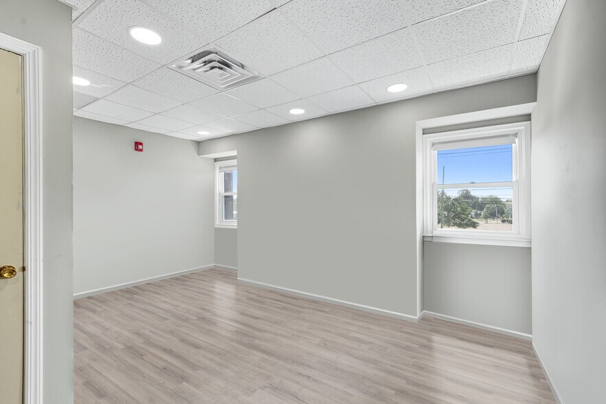 More Photos Of 2605 US 130, Cinnaminson Office For Lease