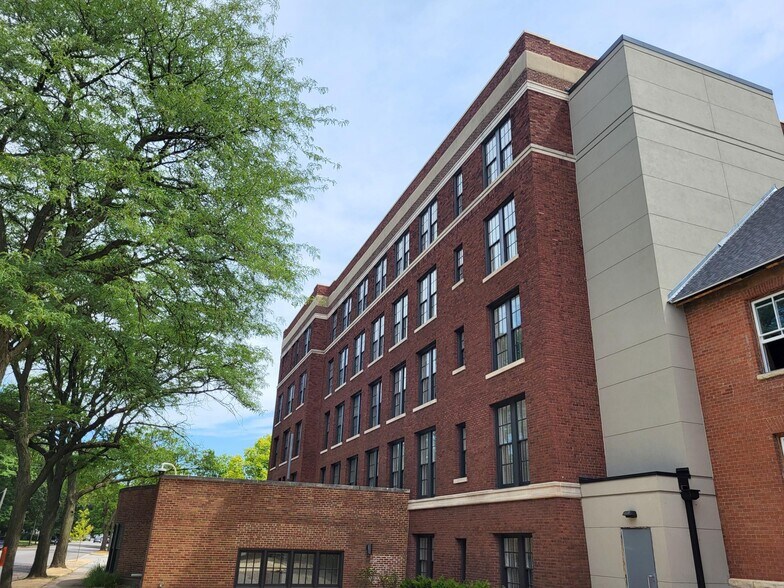 More Photos Of 323 Weston Ave, Aurora Medical For Lease