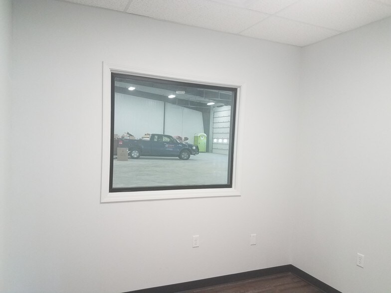 More Photos Of 603 Well St, Williston Warehouse For Sale