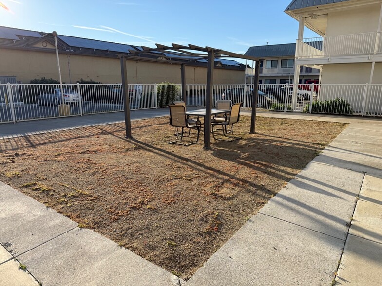 More Photos Of 1564 E Main St, Woodland Hotel For Sale