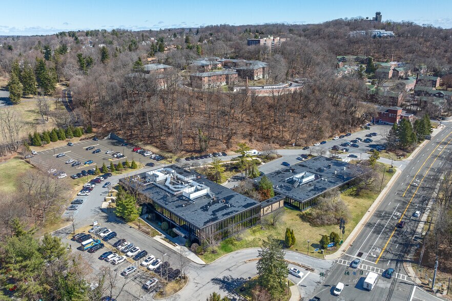More Photos Of 153 White Plains Rd, Tarrytown Medical For Lease