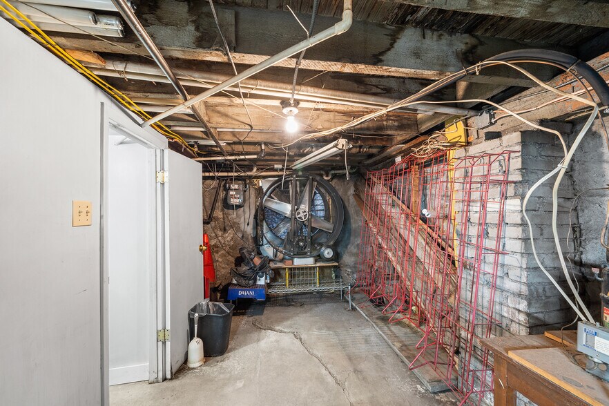 More Photos Of 2555 S Warnock St, Philadelphia Storefront Retail Residential For Sale