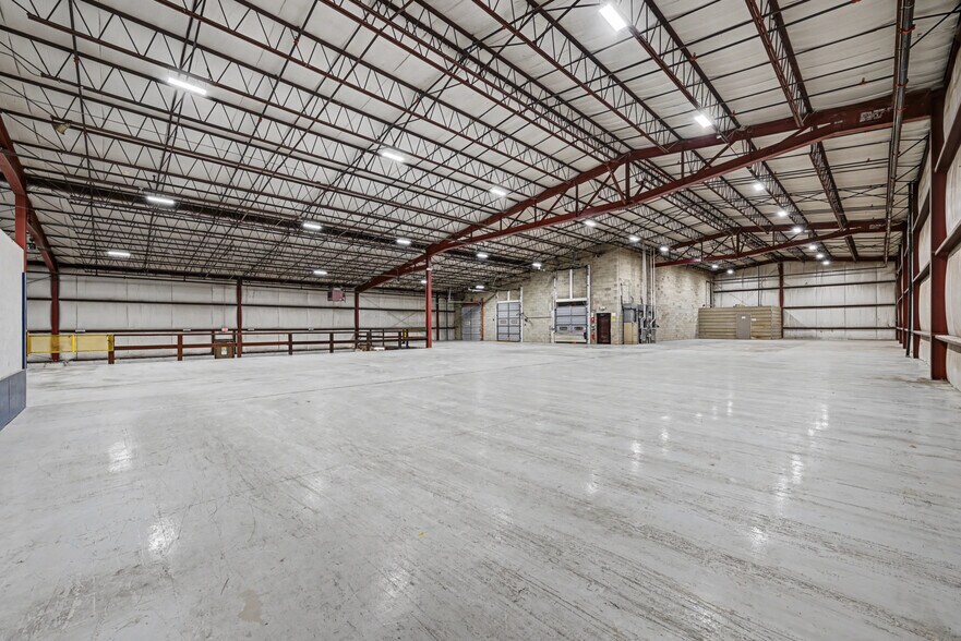 More Photos Of 11-25 Harding St, Middletown Warehouse For Lease
