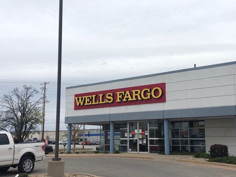 More Photos Of 434 S West St, Wichita Freestanding For Lease