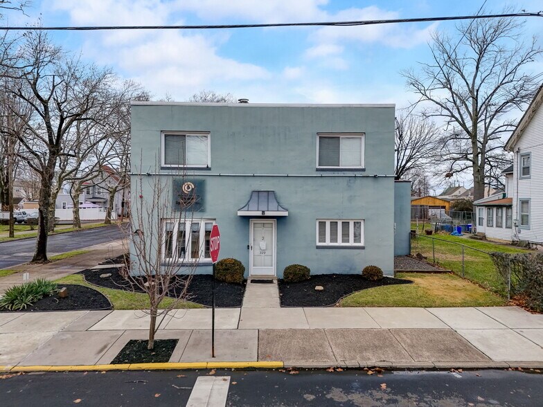 More Photos Of 329 Otter St, Bristol Flex For Lease