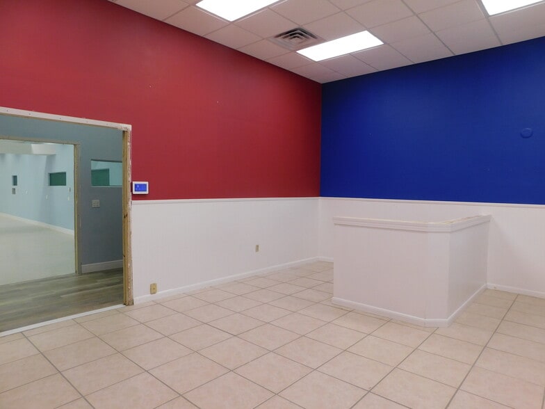 More Photos Of 5070 Industry Dr, Melbourne Manufacturing For Lease