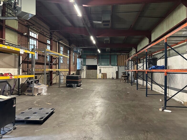 More Photos Of 10 Bartlett St, Allenstown Light Manufacturing For Lease