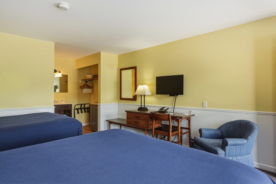 More Photos Of 24 Water St, Hammondsport Hotel For Sale