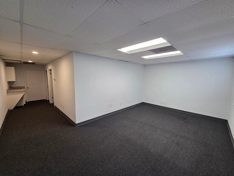 More Photos Of 4737 College Park, San Antonio Flex For Lease