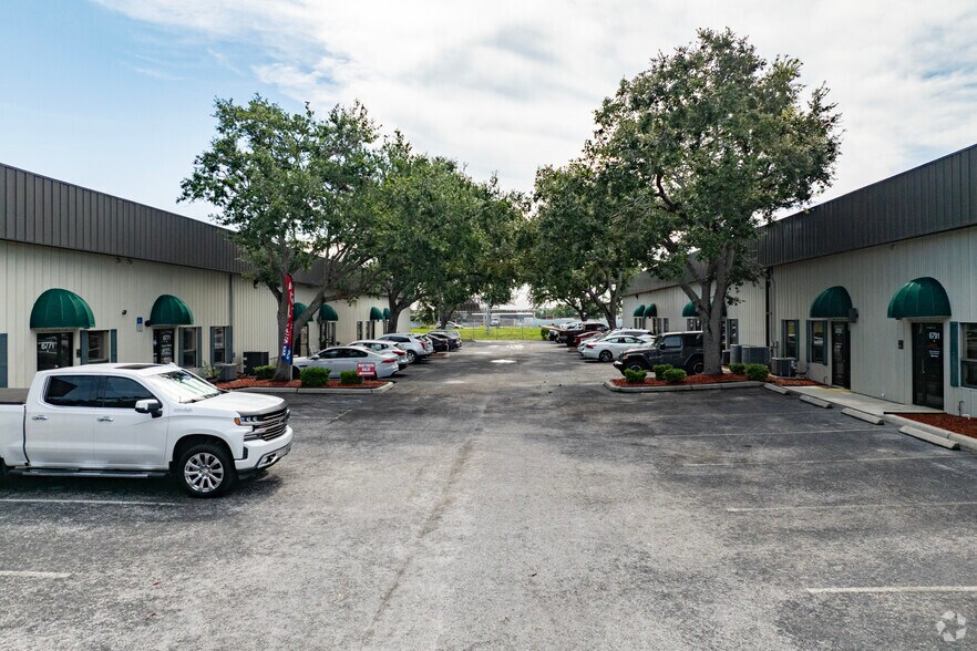 More Photos Of 6771 Whitfield Industrial Ave, Sarasota Unknown For Lease