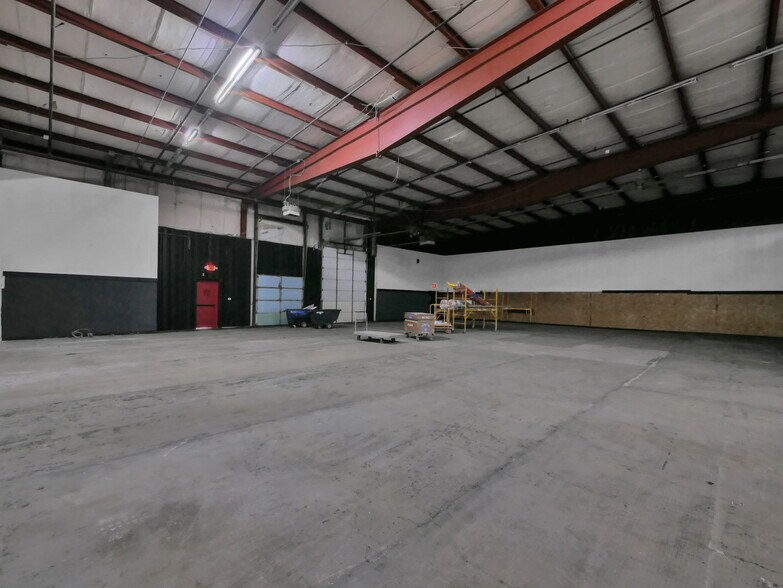 More Photos Of 5075-5095 Westerville Rd, Columbus Warehouse For Lease