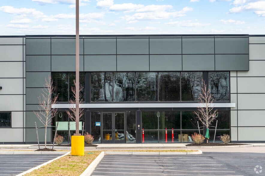 More Photos Of 196 E Main St, Milford Light Manufacturing For Sale