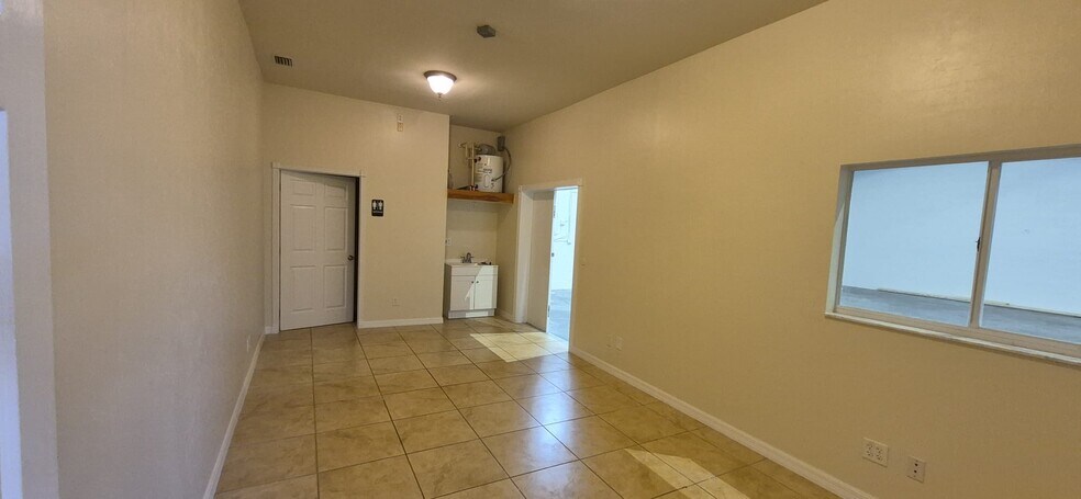 More Photos Of 900 Ceitus Ter, Cape Coral Warehouse For Lease
