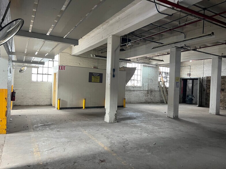 More Photos Of 1410-1440 N Kingsbury St, Chicago Manufacturing For Lease