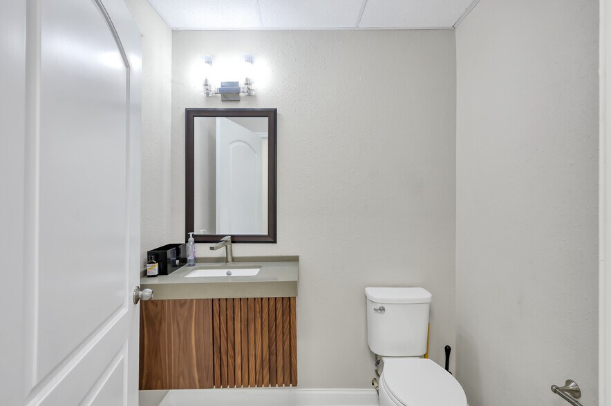 More Photos Of 2745 Interstate 45 S, New Waverly Manufacturing For Sale