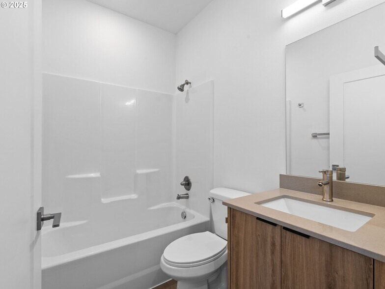 More Photos Of 11 NE 55th Ave, Portland Apartments For Sale
