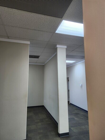 More Photos Of 900 W National Hwy, Washington Unknown For Lease