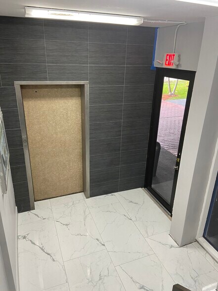 More Photos Of 4121-4141 NW 5th St, Plantation Medical For Sale