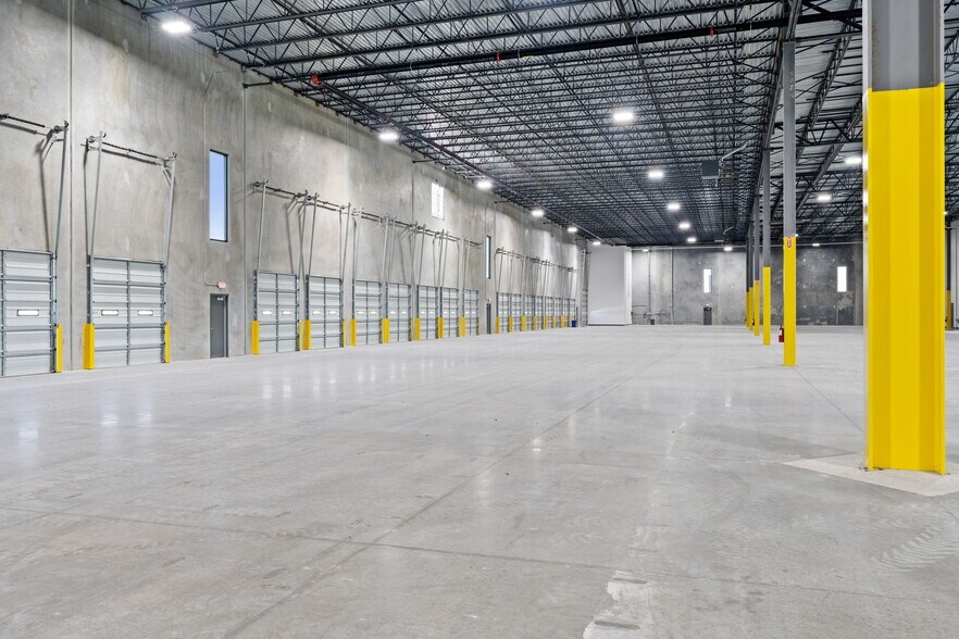 More Photos Of 11708 McAngus Rd, Del Valle Unknown For Lease