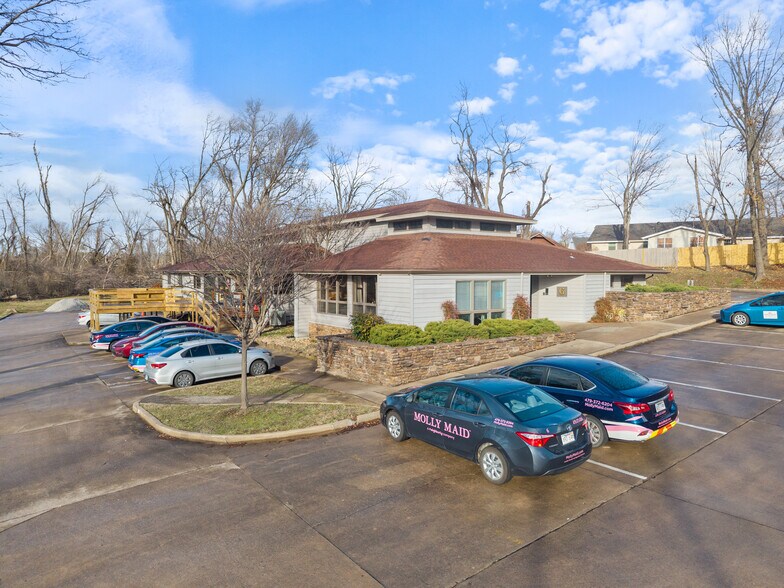 More Photos Of 6 Halsted Cir, Rogers Office For Lease