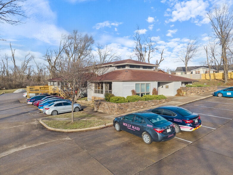 More Photos Of 6 Halsted Cir, Rogers Office For Lease