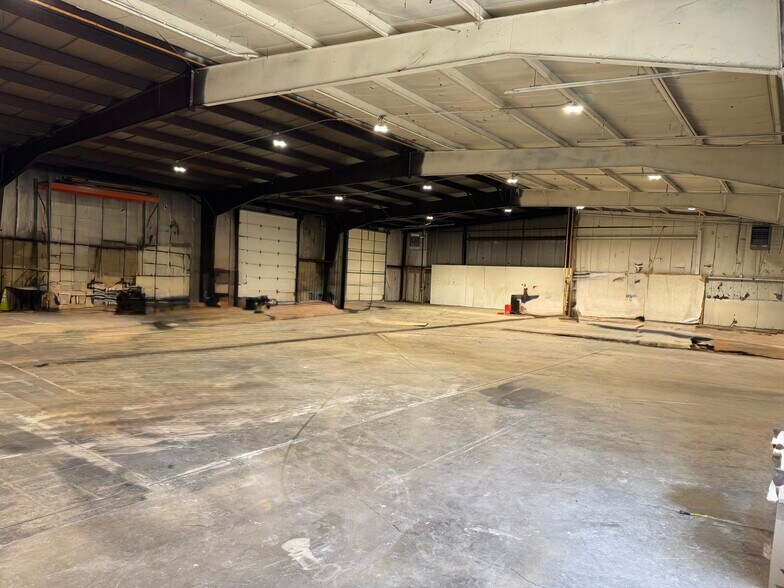 More Photos Of 200 W Stevenson Rd, Ottawa Manufacturing For Lease