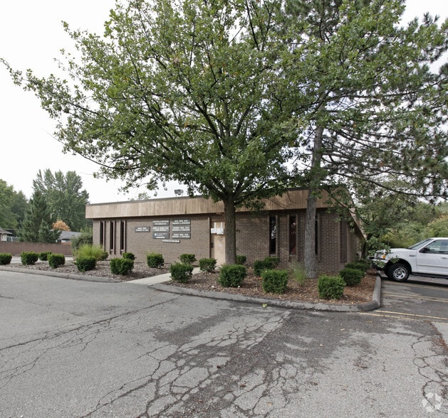 More Photos Of 10533-10535 Farmington Rd, Livonia Medical For Lease