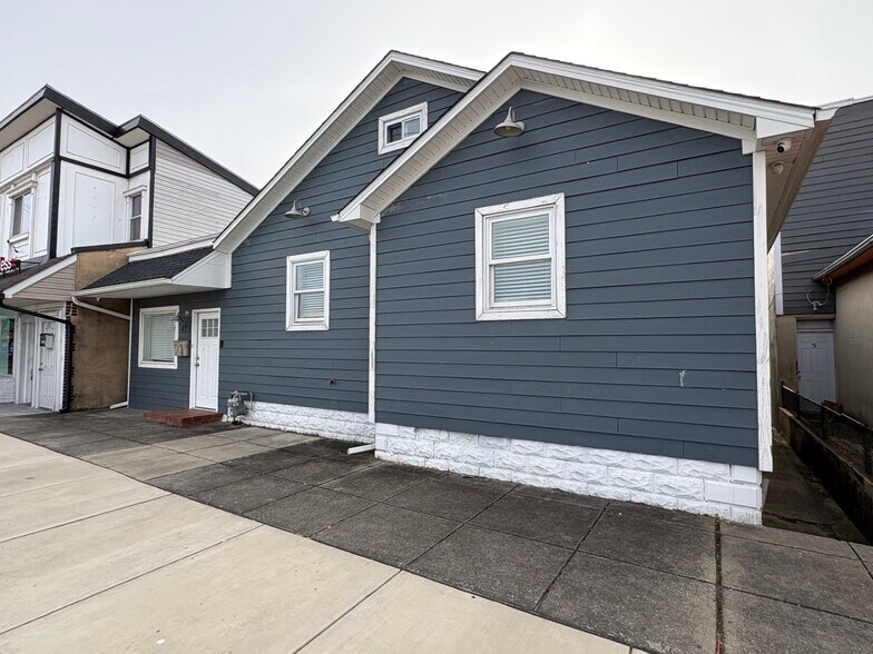 More Photos Of 413 Eastern Blvd, Essex Office Residential For Sale