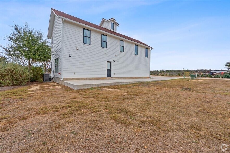 More Photos Of 1006 Frost Ave, Driftwood Loft Creative Space For Sale