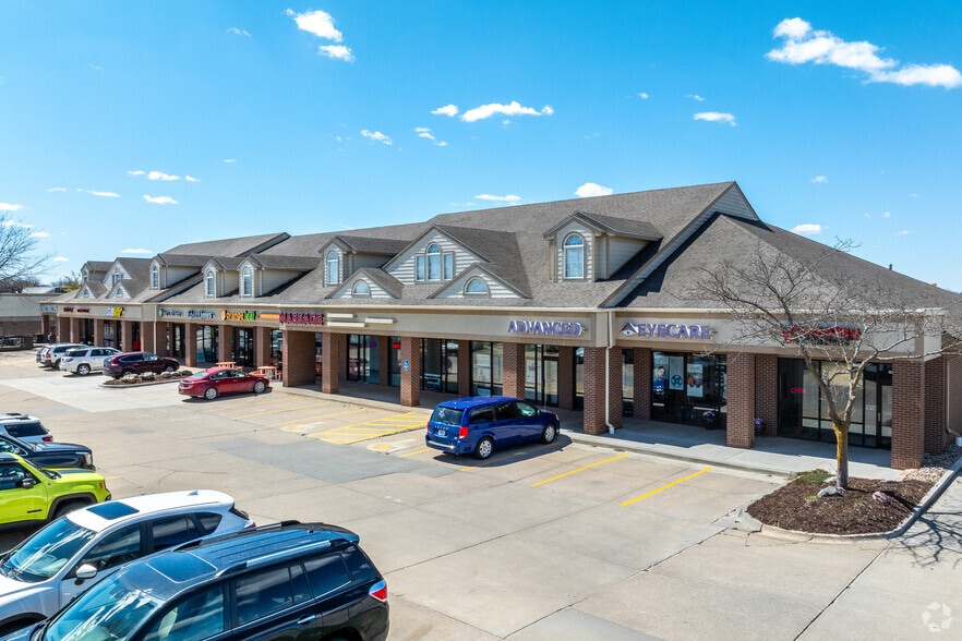 Primary Photo Of 4632-4664 86th St, Urbandale Unknown For Lease