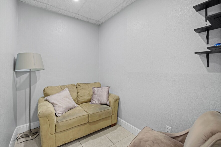 More Photos Of 960 W 41st St, Miami Beach Office Residential For Lease