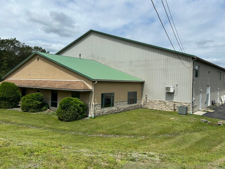 More Photos Of 137 Market Way, Mount Pocono Warehouse For Lease