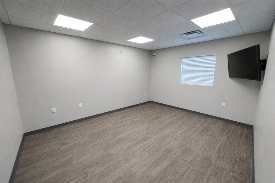 More Photos Of 111 W Genesee St, Lapeer Freestanding For Sale