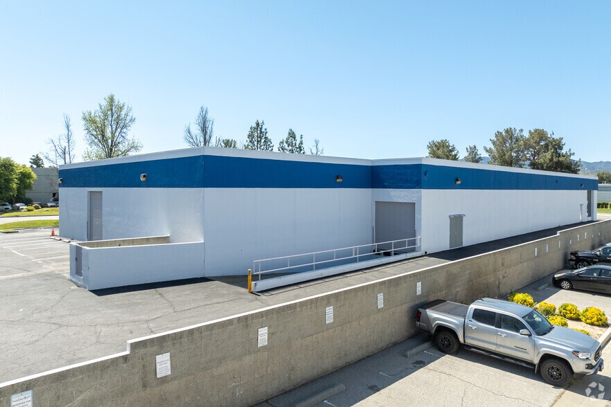 More Photos Of 27704 Avenue Scott, Valencia Distribution For Lease