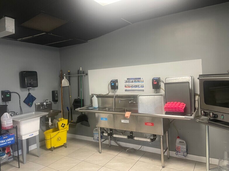 More Photos Of 12377 S Cleveland Ave, Fort Myers Storefront For Lease