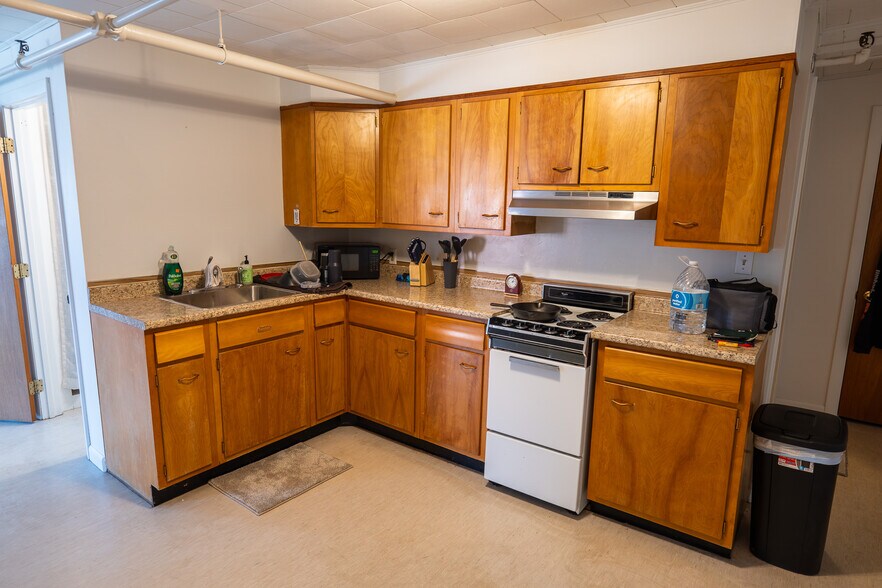 More Photos Of 4 Market Sq, Houlton Office For Sale