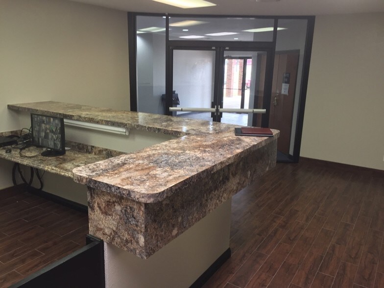 More Photos Of 337 Oaks Trl, Garland Office For Lease