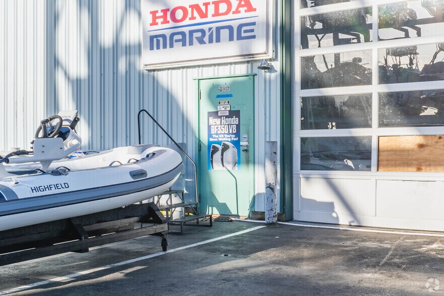 More Photos Of 5350 30th Ave NW, Seattle Shipyard For Sale