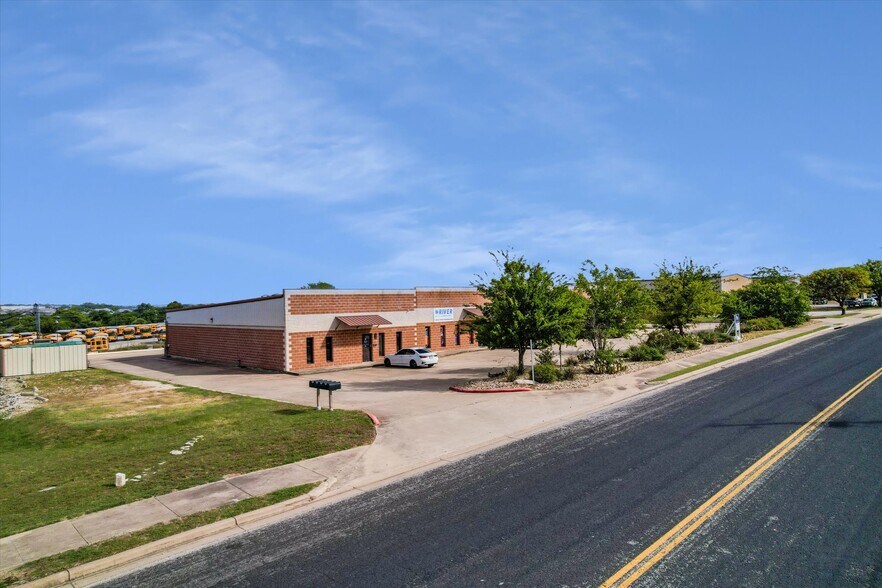More Photos Of 13630 Immanuel Rd, Pflugerville Light Manufacturing For Lease