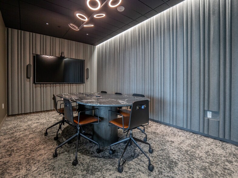 More Photos Of 924 E 7th St, Austin Office For Sale