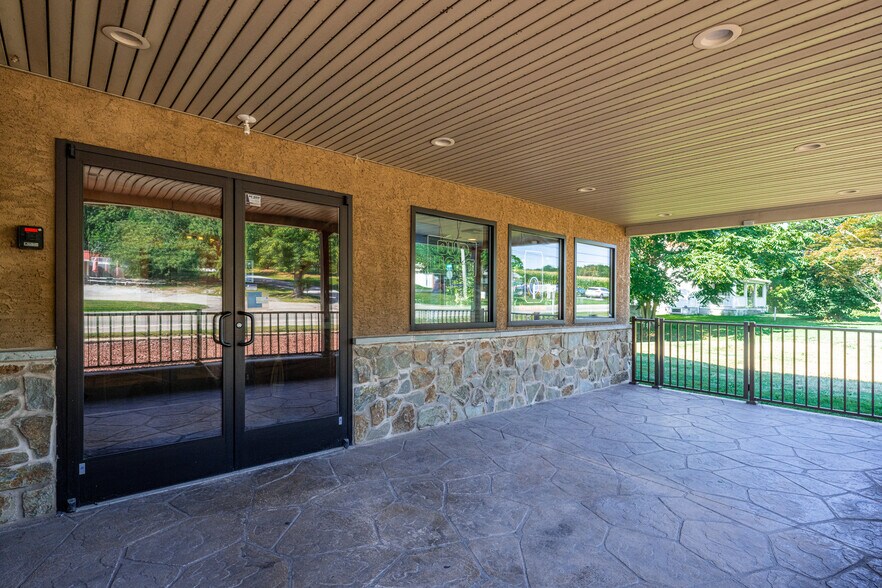 More Photos Of 5626 W Lincoln Hwy, Parkesburg Restaurant For Sale