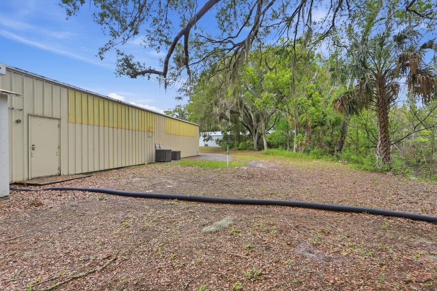 More Photos Of 623 Pleasant St, Lake Helen Flex For Lease