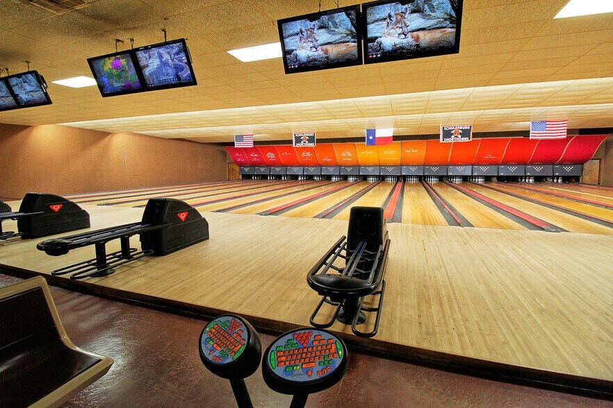 More Photos Of 233 College St, Schulenburg Sports And Entertainment For Sale