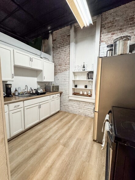More Photos Of 10 S Silver St, Paola Office For Sale